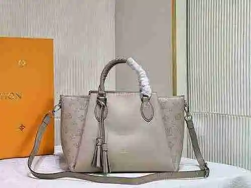 El bolso está hecho de piel de vaca original importada, con una bolsa de regalo de entrega de alta c