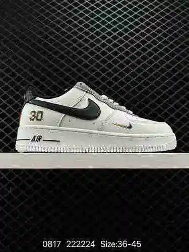 2 auténticas zapatillas informales, versátiles y de caña baja Nike Air Force Low Air Force One. El r