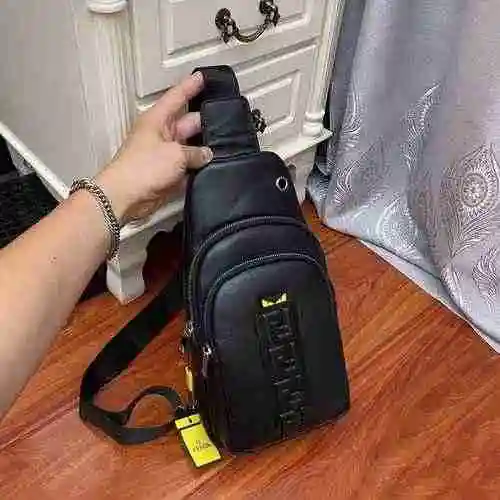 FENDI Bolso de pecho para hombre Fendi hecho de material de lona importado, bolsa de regalo de entre