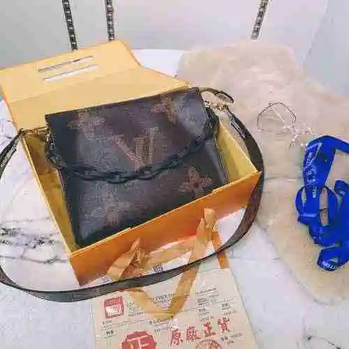 El bolso cruzado está hecho de material de lona importado, con una bolsa de regalo de entrega de alt