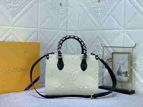 El bolso está hecho de piel de vaca original importada, con una bolsa de regalo de entrega de alta c