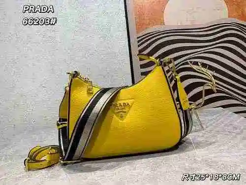 El bolso cruzado está hecho de cuero original importado de primer nivel y una versión réplica de alt