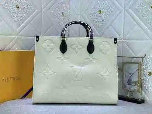 El bolso adopta piel de vaca original importada y una bolsa de regalo de entrega de alta calidad. Ta