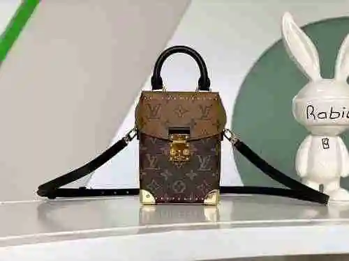 La bolsa para teléfono móvil LV adopta cuero original importado de primera calidad y una versión rép