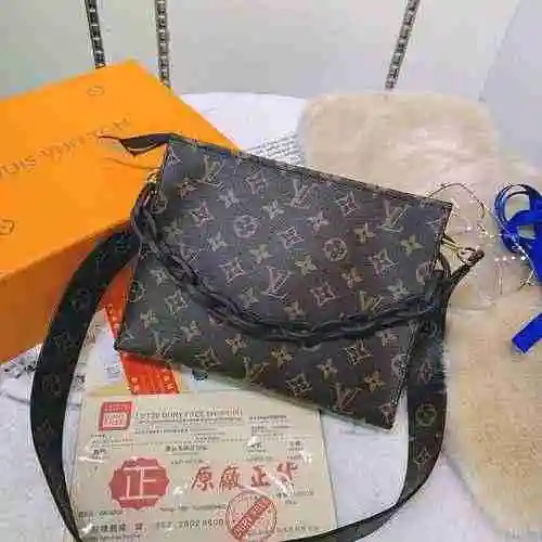 El bolso cruzado está hecho de material de lona importado, con una bolsa de regalo de entrega de alt