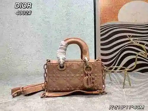 El bolso está hecho de cuero original importado de primer nivel y una réplica de alta gama para su e