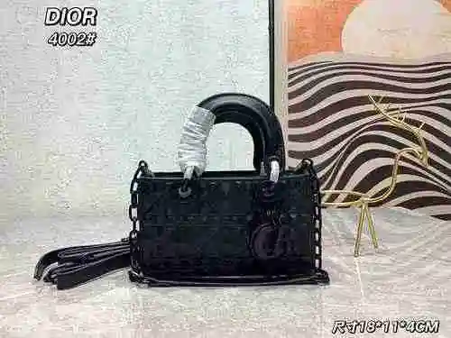 El bolso está hecho de cuero original importado de primer nivel y una réplica de alta gama para su e
