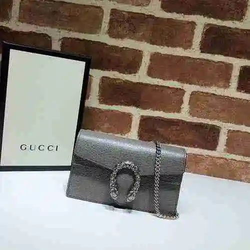 El bolso con cadena GUCCI Gucci está hecho de material de lona importado con una bolsa de regalo de 