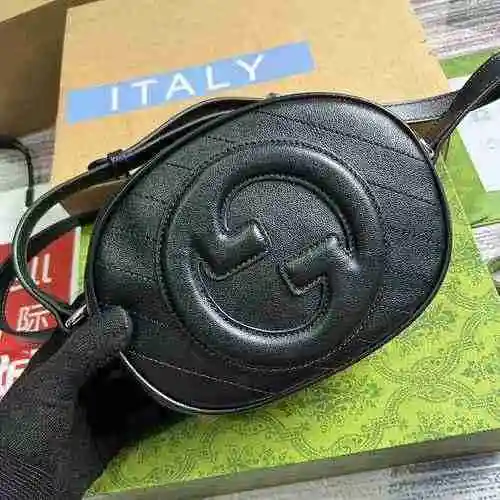 El bolso de boxeo GUCCI Gucci Oblique está hecho de cuero original importado de primer nivel y una v