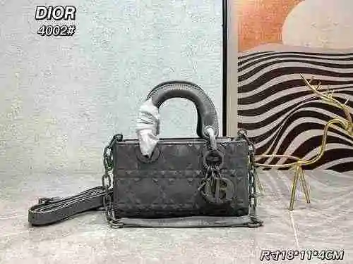 El bolso está hecho de cuero original importado de primer nivel y una réplica de alta gama para su e