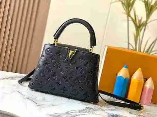El bolso está hecho de piel de vaca original importada, con una bolsa de regalo de entrega de alta c