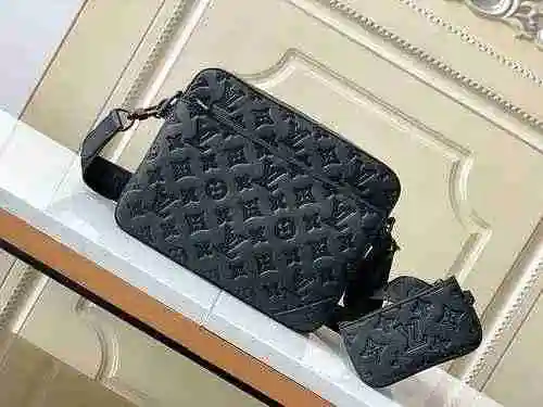 El bolso bandolera LV está hecho de cuero original importado de primer nivel y una versión réplica d