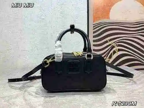 El bolso está hecho de cuero original importado de primer nivel y una réplica de alta gama para su e