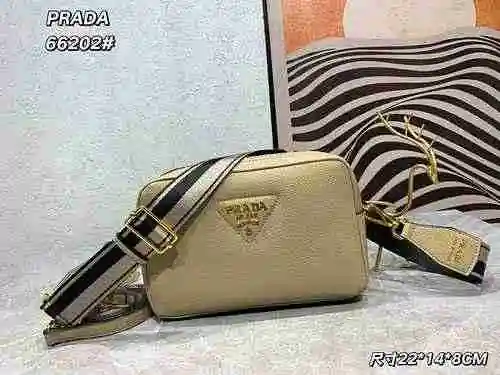 El bolso cruzado está hecho de cuero original importado de primer nivel y una versión réplica de alt
