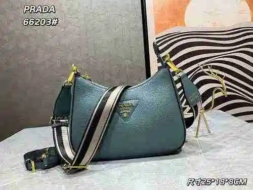El bolso cruzado está hecho de cuero original importado de primer nivel y una versión réplica de alt