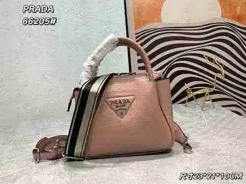 El bolso está hecho de cuero original importado de primer nivel y una réplica de alta gama para su e