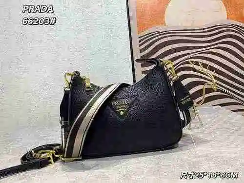 El bolso cruzado está hecho de cuero original importado de primer nivel y una versión réplica de alt