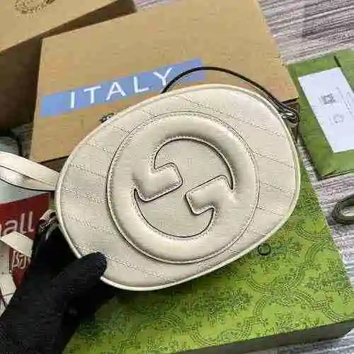 El bolso de boxeo GUCCI Gucci Oblique está hecho de cuero original importado de primer nivel y una v