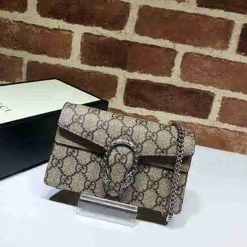El bolso con cadena GUCCI Gucci está hecho de material de lona importado con una bolsa de regalo de 
