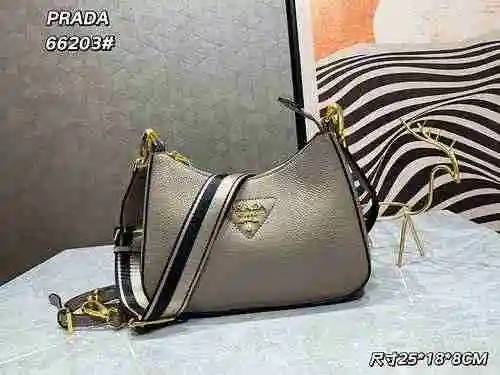 El bolso cruzado está hecho de cuero original importado de primer nivel y una versión réplica de alt