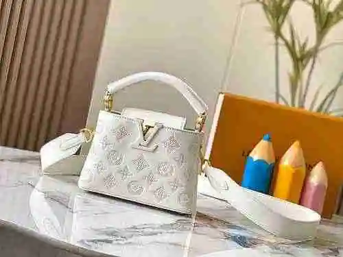 El bolso está hecho de piel de vaca original importada, con una bolsa de regalo de entrega de alta c