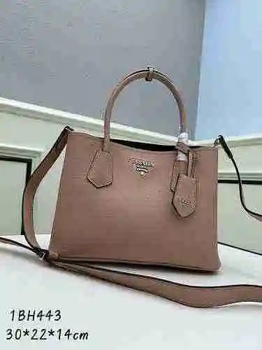 El bolso está hecho de cuero original importado de primer nivel y una réplica de alta gama para su e