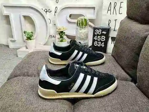 634D company grade AD Originals Jeans retro low cut fashionable board shoes, at first glance, you do