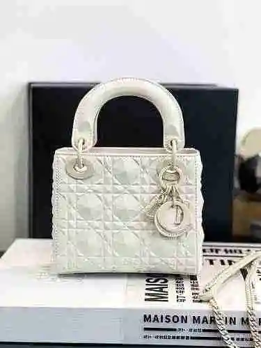 El bolso DIOR Dior adopta cuero original importado de primer nivel y una versión réplica de alta gam