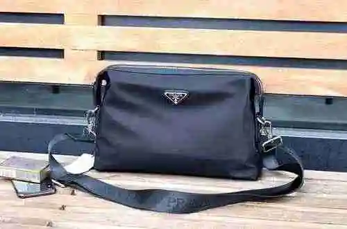 PRADA Bolso bandolera exclusivo de Prada para hombre hecho de material de lona importado, bolsa de r