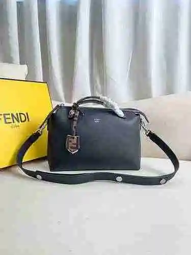 FENDI El bolso Fendi adopta una versión de réplica de alta gama de cuero original importado de prime