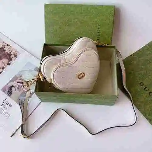 Bolso de hombro GUCCI Gucci en forma de corazón hecho de material de lona importado, bolsa de regalo