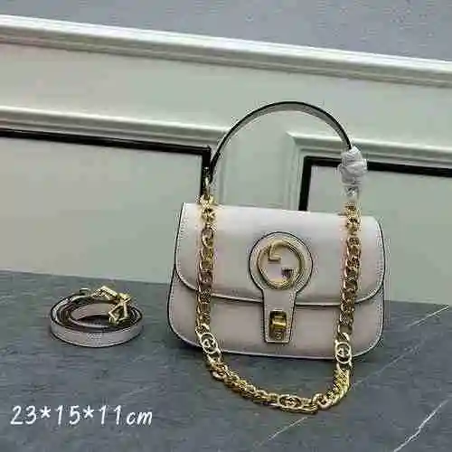 El bolso GUCCI Gucci está hecho de material de lona importado, con una bolsa de regalo de entrega de