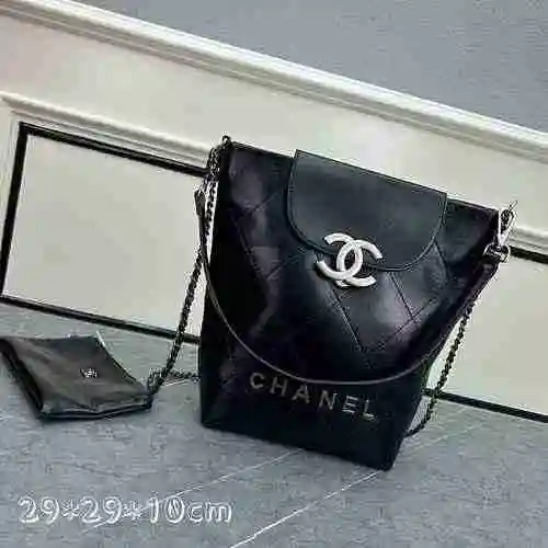 El bolso tipo cubo Chanel Chanel está hecho de material de lona importado, con una bolsa de regalo d