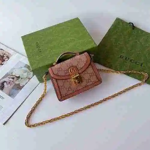 El bolso bandolera GUCCI Gucci está hecho de material de lona importado con una bolsa de regalo de e