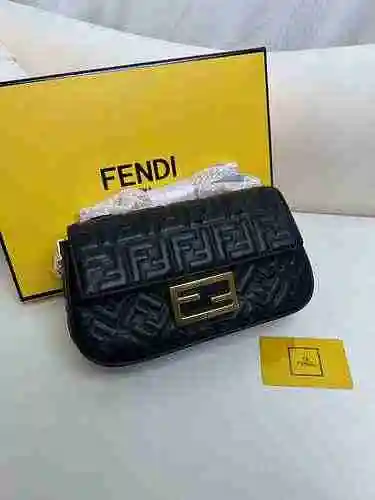 FENDI Fendi Chain Bag adopta una versión de réplica de alta gama de cuero original importado de prim