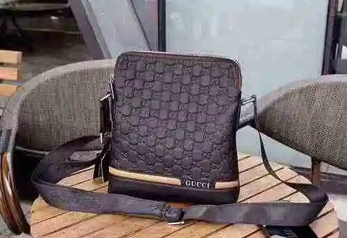 Bolso bandolera GUCCI Gucci para hombre hecho de material de lona importado, bolsa de regalo con ent
