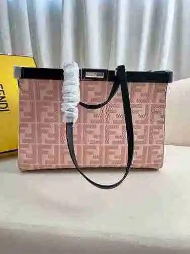 FENDI El bolso de hombro Fendi adopta una versión de réplica de alta gama de cuero original importad