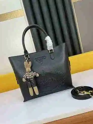 El bolso está hecho de piel de vaca original importada, con una bolsa de regalo de entrega de alta c