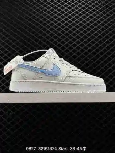 2 Nike COURT VISION LOW Zapatillas casual transpirables de caña baja. Pieza versátil: desde una pers