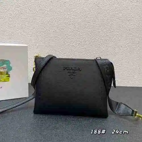 El bolso cruzado está hecho de piel de vaca original importada, con una bolsa de regalo de entrega d
