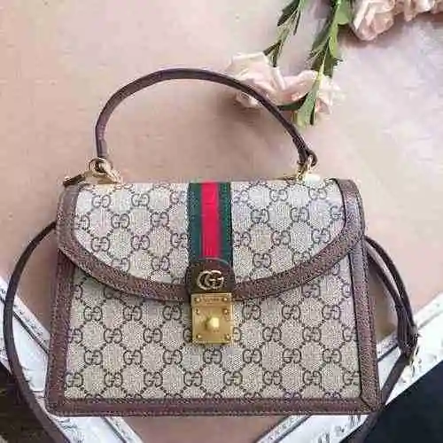 El bolso bandolera GUCCI Gucci está hecho de material de lona importado con una bolsa de regalo de e
