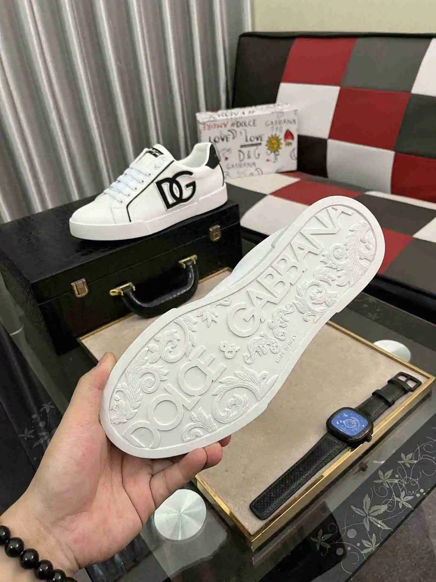w
