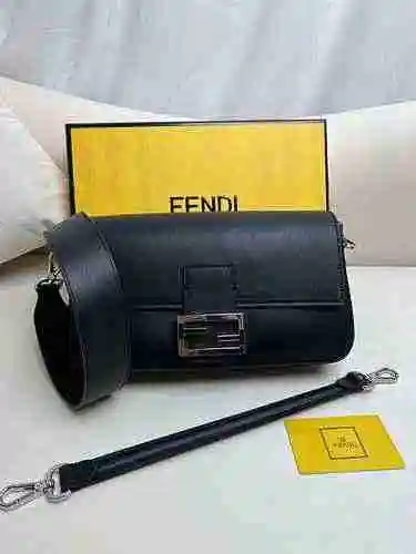 FENDI El bolso cruzado Fendi adopta una versión de réplica de alta gama de cuero original importado 