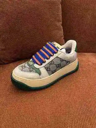 Código de pareja GUCCI: 0831C20 Talla: Mujer 35-41 Hombre 39-45.