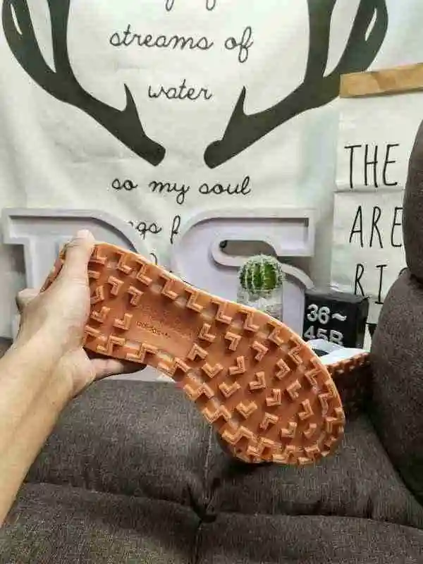 ,