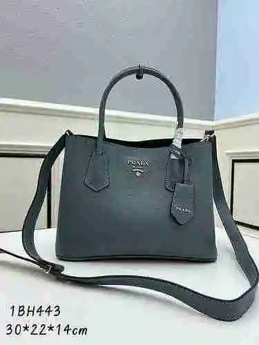El bolso está hecho de cuero original importado de primer nivel y una réplica de alta gama para su e