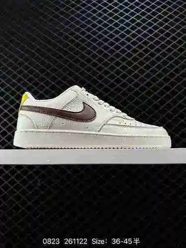 Inspiradas en las tendencias de mediados de los 80, las Nike Court Vision Low son unas zapatillas hí