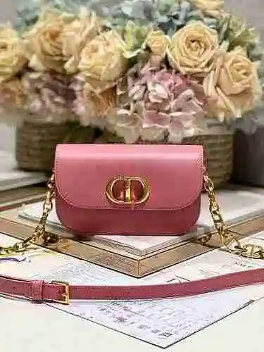 El bolso bandolera DIOR Dior está hecho de cuero original importado de primer nivel y una versión ré