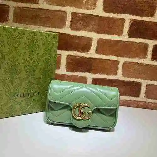 El bolso con cadena GUCCI está hecho de material de lona importado, con una bolsa de regalo de entre