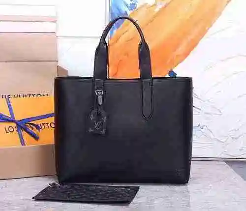 El maletín especial para hombres LV adopta cuero original importado de alto nivel y una versión répl